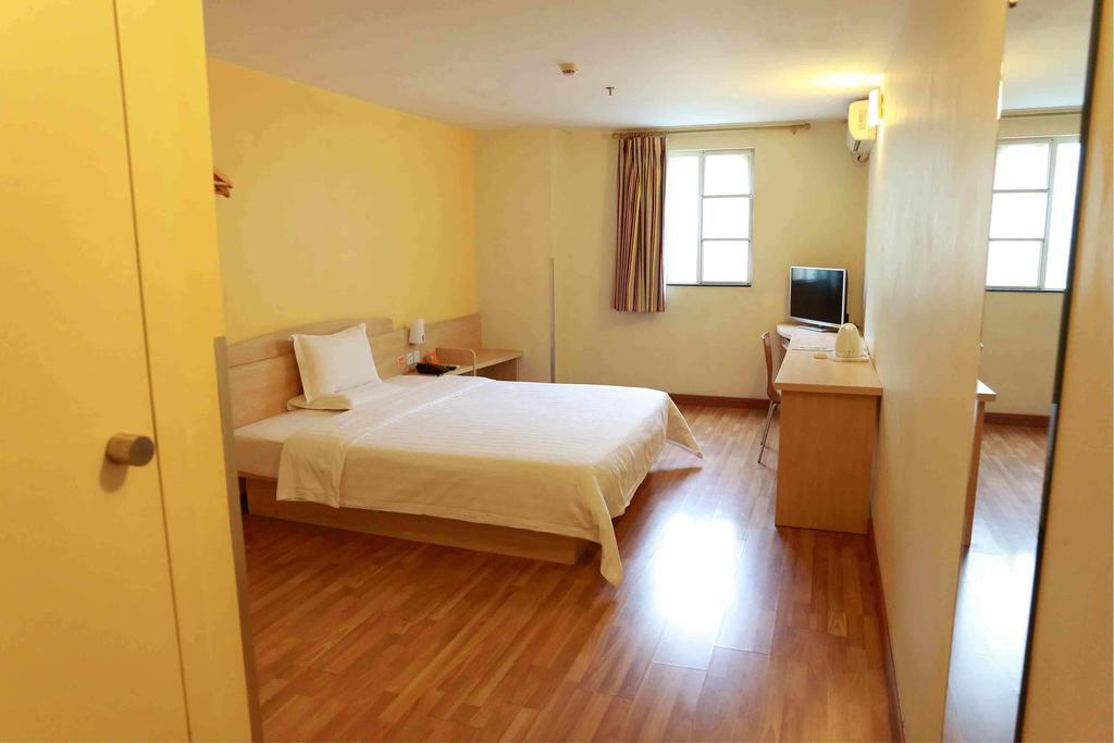 7Days Inn Dali Railway Station Room photo