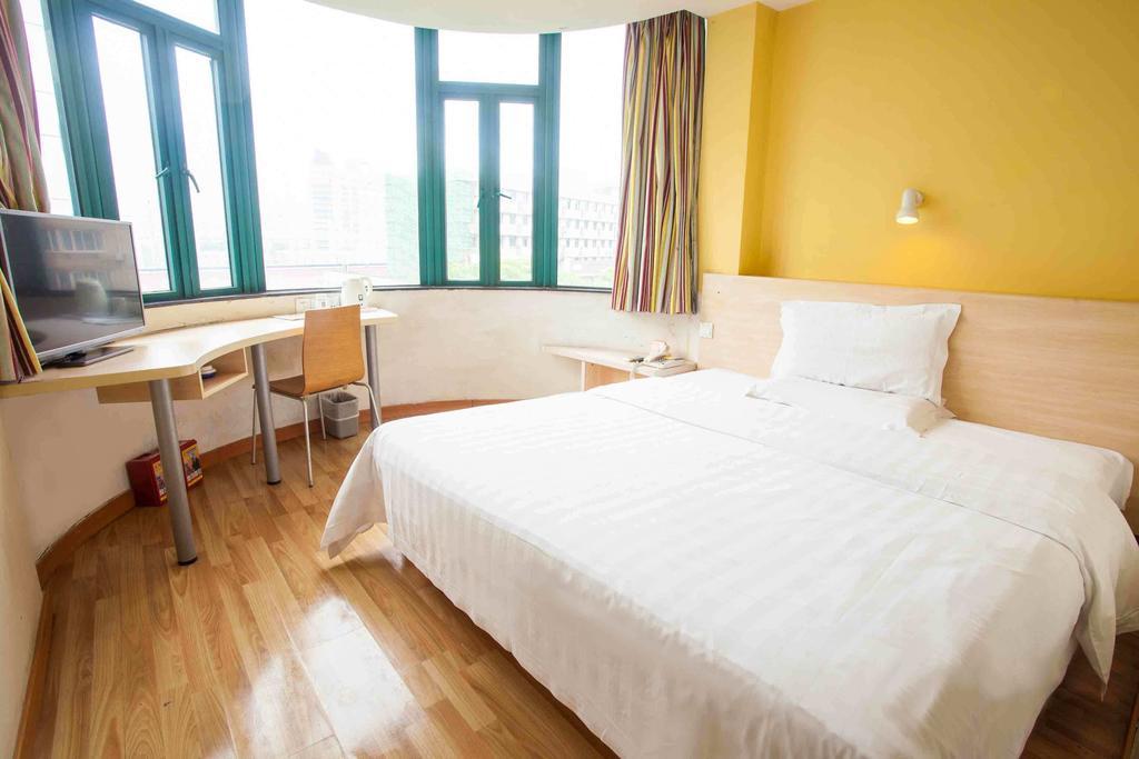 7Days Inn Dali Railway Station Room photo