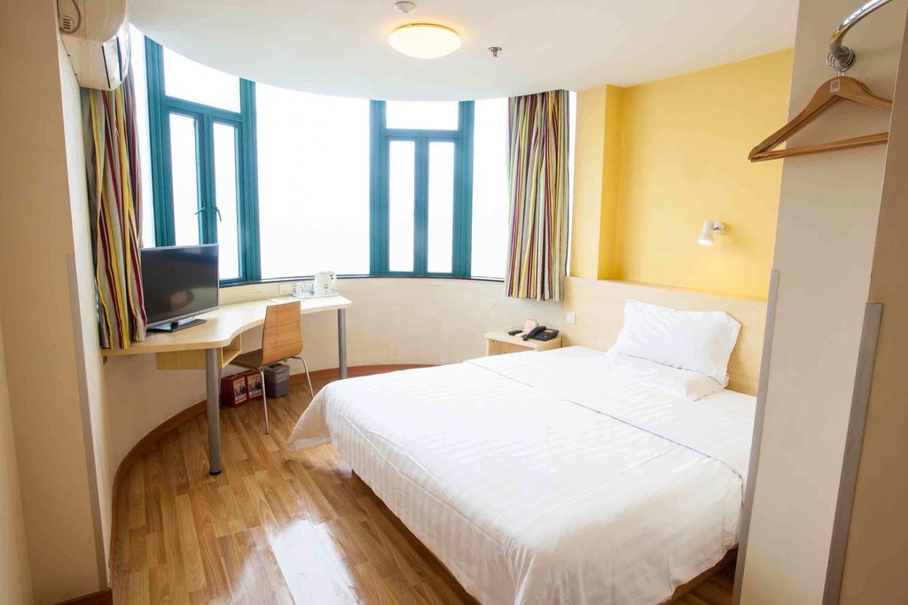 7Days Inn Dali Railway Station Room photo