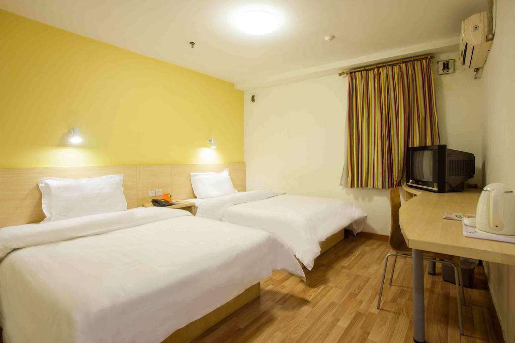 7Days Inn Dali Railway Station Room photo